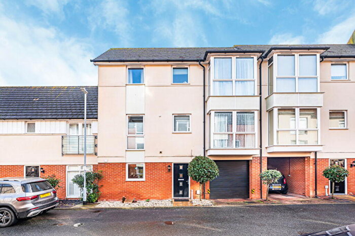 4 Bedroom Terraced House For Sale In Montfort Drive, Chelmsford, CM2