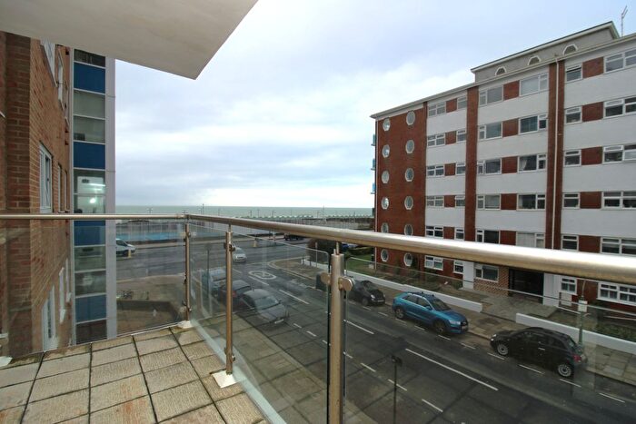 2 Bedroom Flat To Rent In Kingsway, Hove, BN3