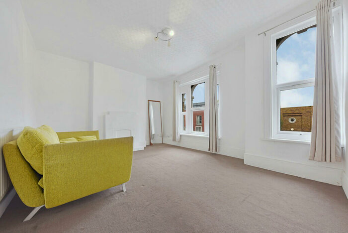 3 Bedroom Apartment To Rent In Bouverie Road, London, N16