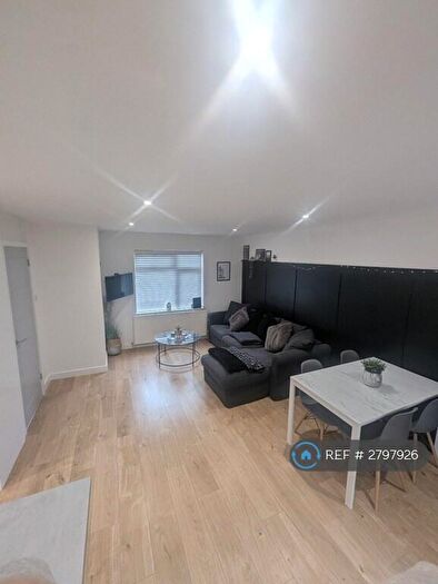 3 Bedroom End Of Terrace House To Rent In Mulberry Walk, Bristol, BS9