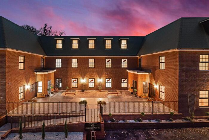 1 Bedroom Apartment For Sale In Shootersway, Berkhamsted, AL3