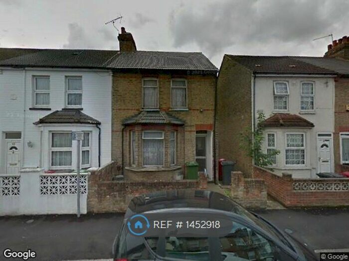 3 Bedroom Terraced House To Rent In Diamond Road, Slough, SL1