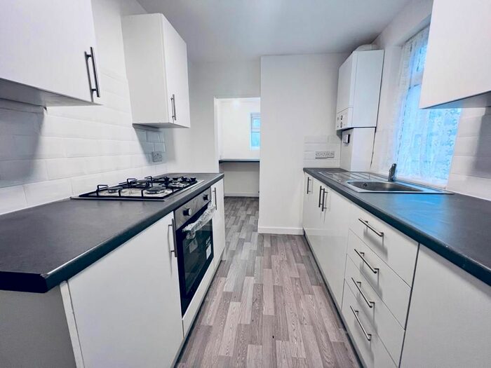 3 Bedroom Terraced House To Rent In Castle Road, Chatham, ME4