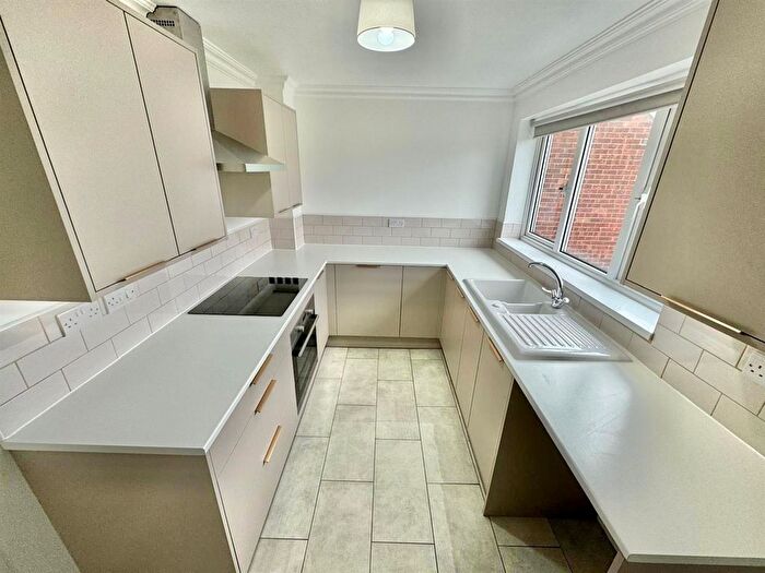 2 Bedroom Maisonette To Rent In Greendale Road, Coventry, CV5