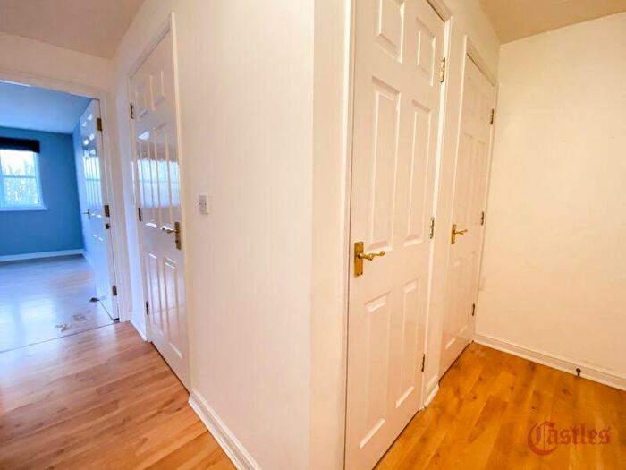 1 Bedroom Flat For Sale In Burrows Chase, Waltham Abbey, EN9
