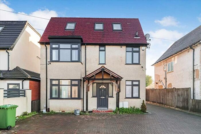 4 Bedroom Detached House For Sale In Stoke Road, Slough, SL2
