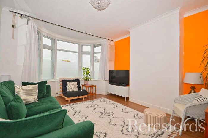 2 Bedroom Maisonette For Sale In North Street, Romford, RM1