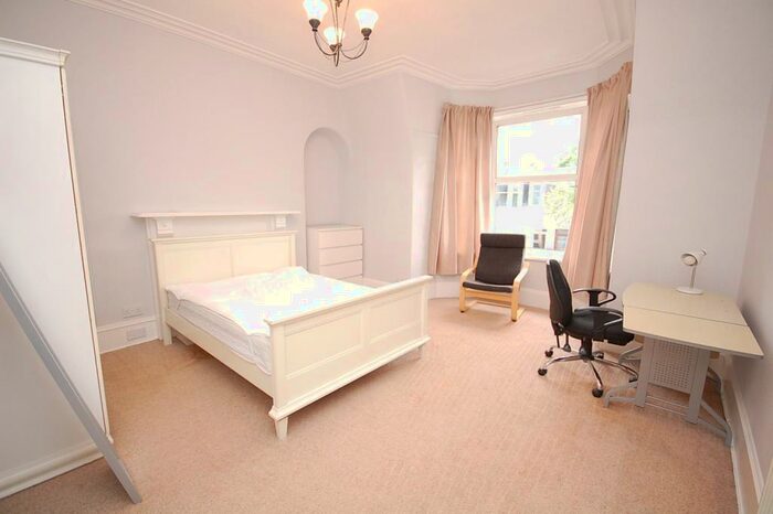 3 Bedroom Apartment To Rent In Bedford Place, City Centre, Aberdeen, AB24