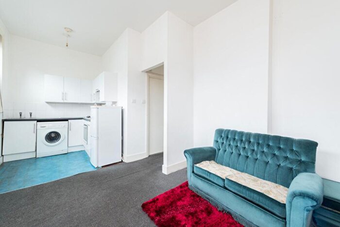 2 Bedroom Apartment To Rent In Ventnor Road, New Cross, London, SE14