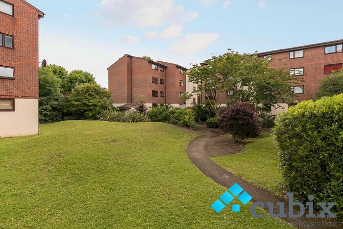 2 Bedroom Flat To Rent In Granville Square, London, SE15