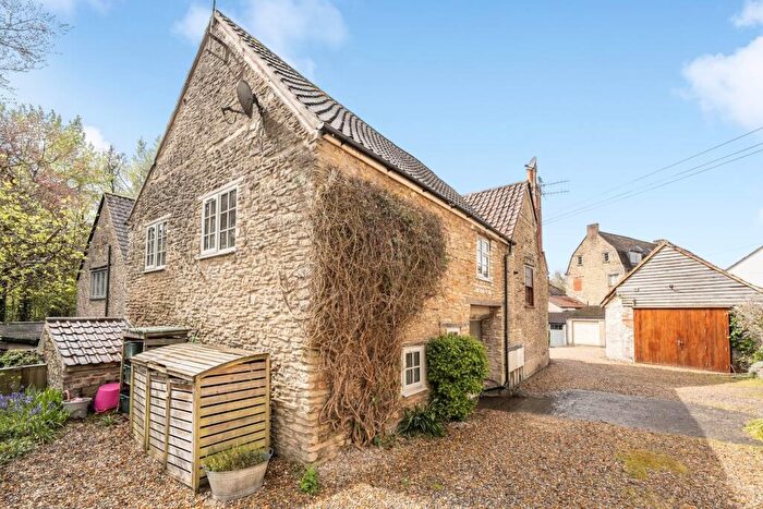 3 Bedroom Semi-Detached House For Sale In Willow Vale, Frome, BA11