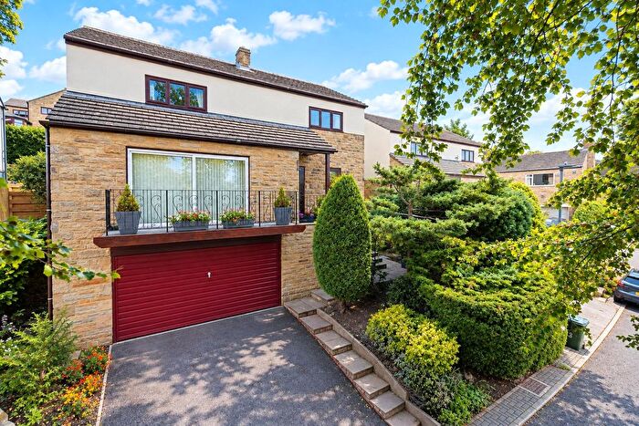 4 Bedroom Detached House For Sale In The Beeches, Baildon, Shipley, West Yorkshire, BD17