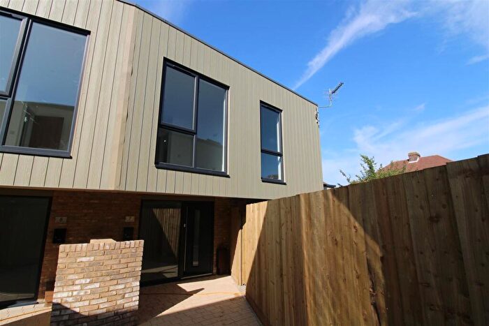 2 Bedroom House To Rent In Meadow Close, Lealand Road, Portsmouth, PO6