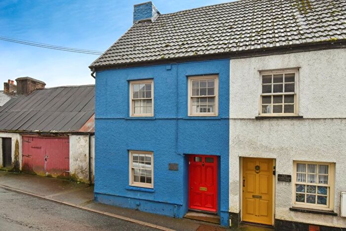 3 Bedroom End Terrace House For Sale In High Street, Llangadog, Carmarthenshire, SA19