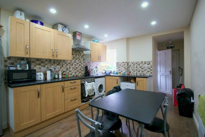 4 Bedroom Terraced House To Rent In Hubert Road - Bath Student Property, B29