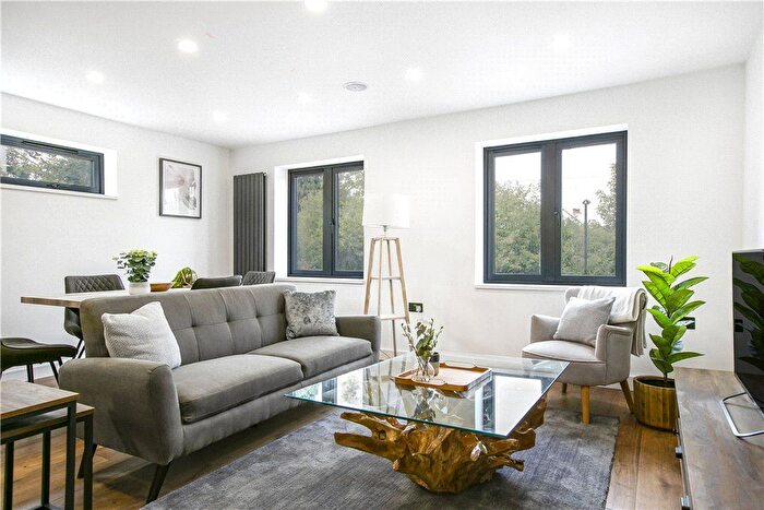 3 Bedroom Flat To Rent In Riddlesdown Road, Purley, CR8