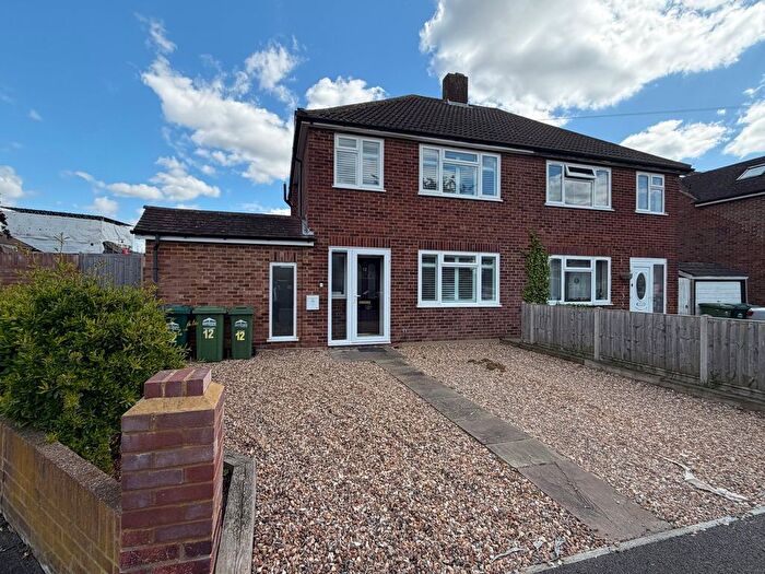 4 Bedroom Semi Detached House For Sale In Chalmers Road East, Ashford, TW15