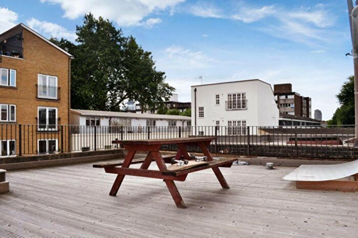 2 Bedroom Apartment To Rent In Bethnal Green Road, London, E2