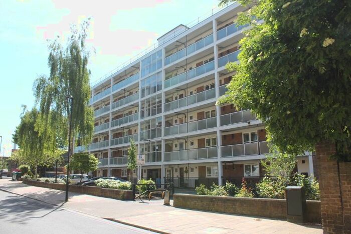 3 Bedroom Flat To Rent In Old Paradise Street, London, SE11