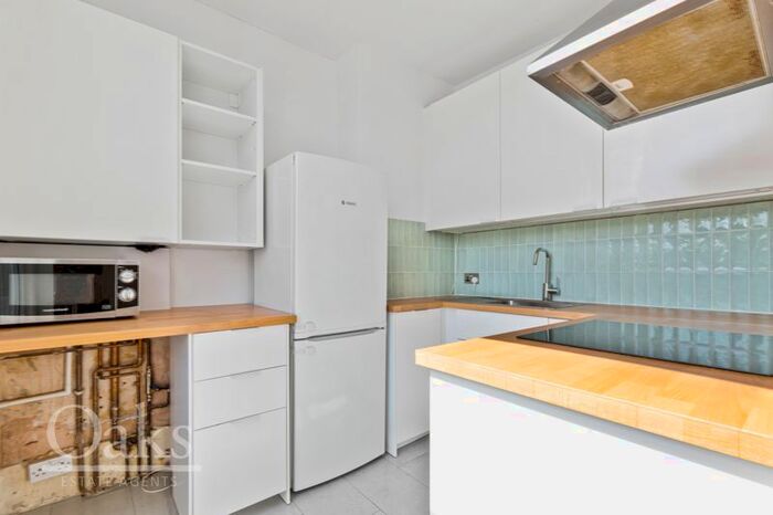 2 Bedroom Flat To Rent In Norwood Road, London, SE24