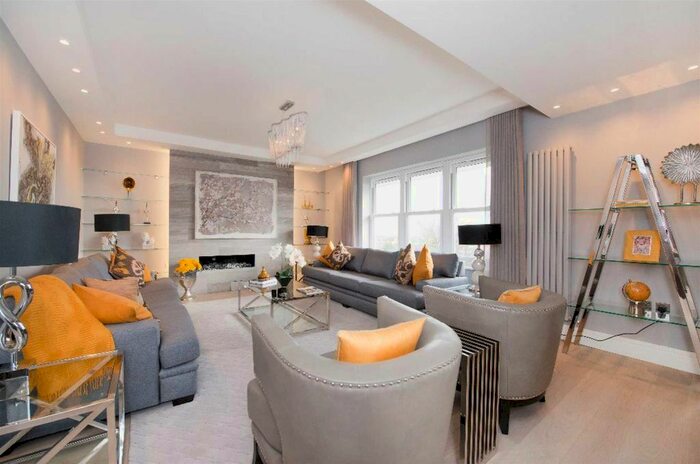 3 Bedroom Flat To Rent In Lyndhurst Road, Hampstead, London, NW3