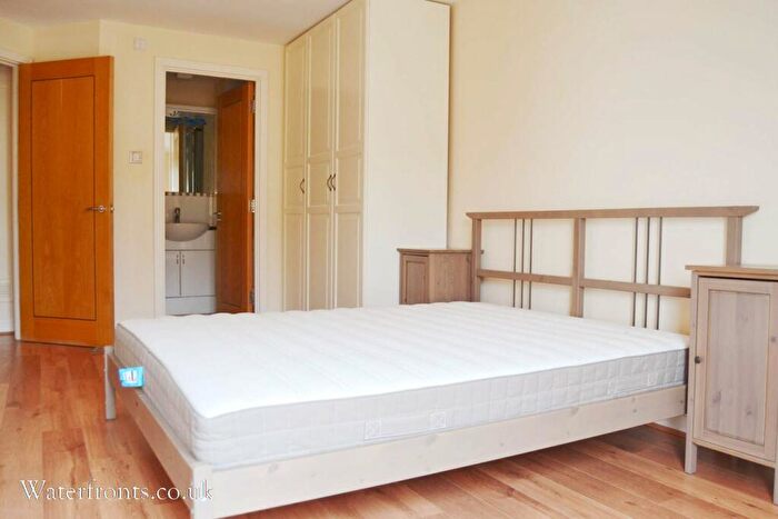 2 Bedroom Apartment To Rent In Jamestown Way, London, E14