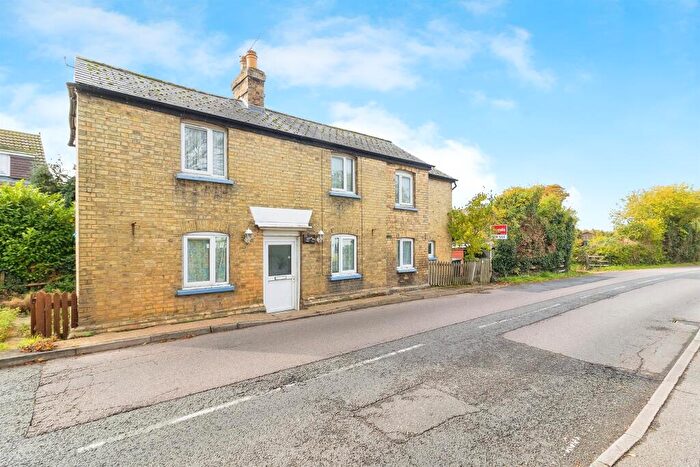 4 Bedroom Detached House For Sale In Greenfield Road, Pulloxhill, Bedford, MK45