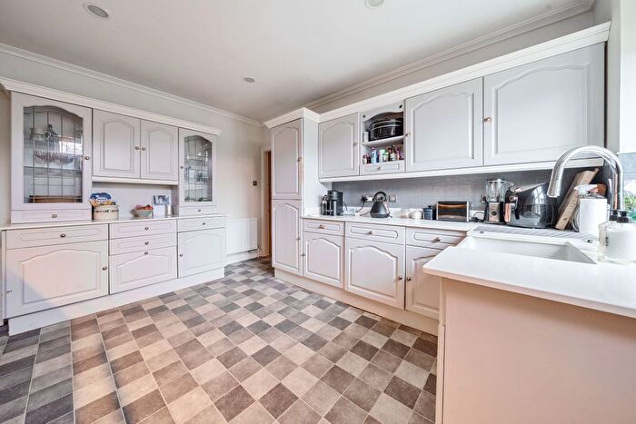 1 Bedroom Flat For Sale In Park Road, Stoke Poges, SL2