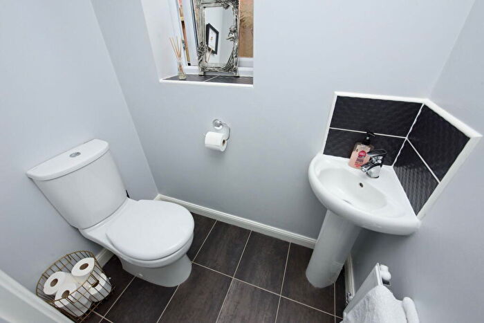 5 Bedroom Detached House For Sale In Yarnfield Parkway, Yarnfield, Stone, ST15 - Photo 10