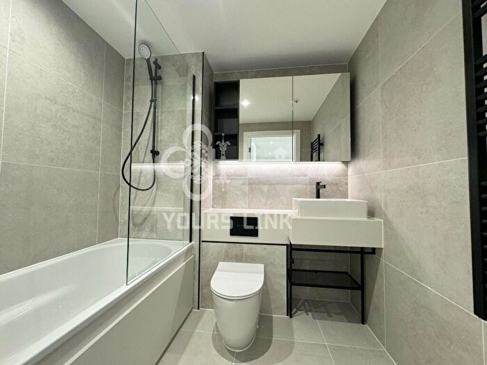 1 Bedroom Flat To Rent In Scarlet Court, London, N4