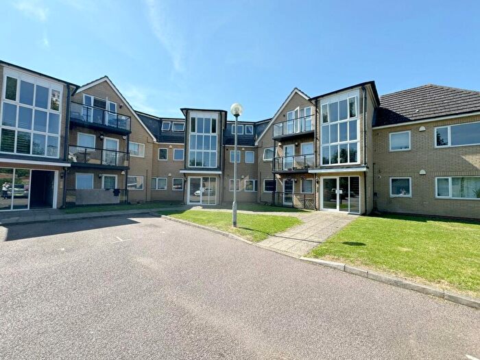 2 Bedroom Apartment To Rent In Gloucester Court, Hatfield, AL10