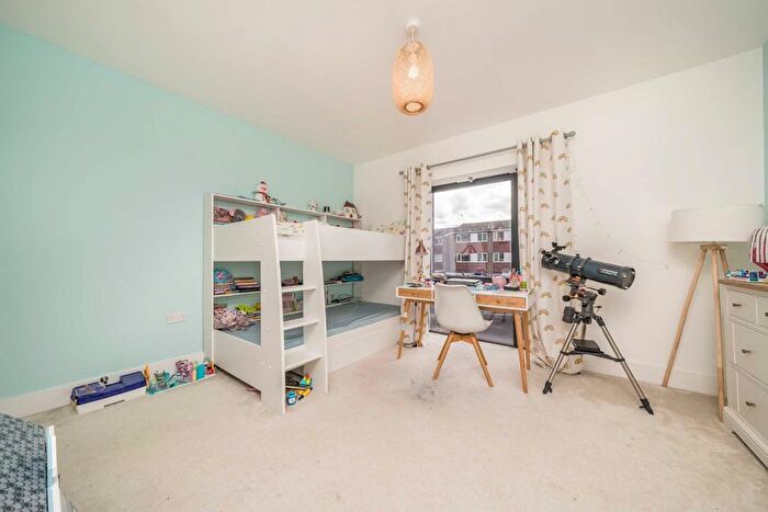 2 Bedroom Flat To Rent In Etwell Place, Surbiton, KT5