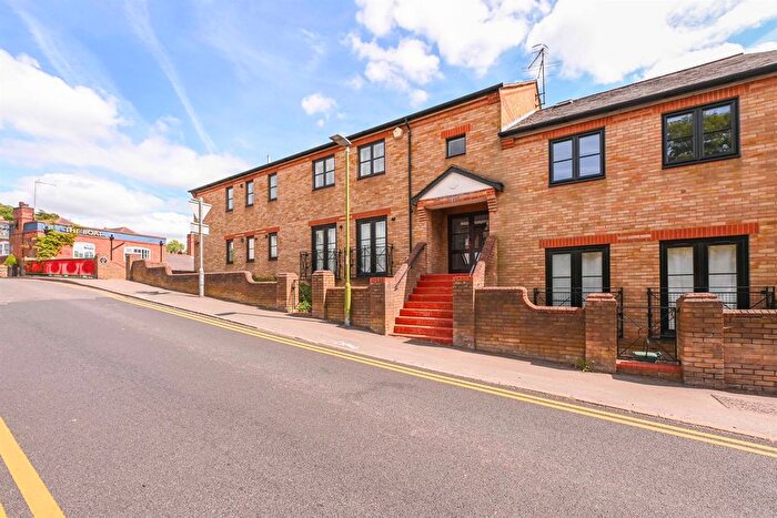 2 Bedroom Flat For Sale In Ravens Lane, Berkhamsted, HP4