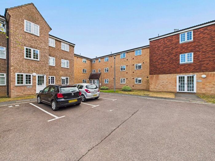 2 Bedroom Flat For Sale In Mayford Close, Beckenham, Kent, BR3