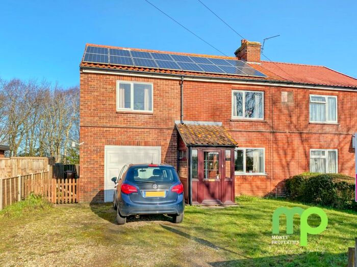 4 Bedroom Semi-Detached House For Sale In Mattishall Road, East Tuddenham, NR20