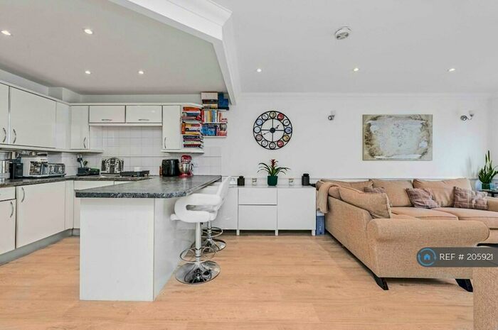 2 Bedroom Flat To Rent In Cotton Row, London, SW11