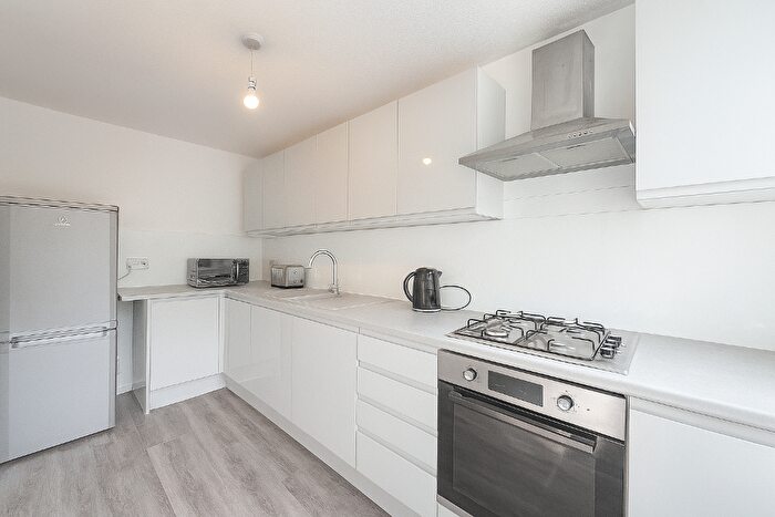 5 Bedroom Apartment To Rent In Battersea Bridge Road, London, SW11