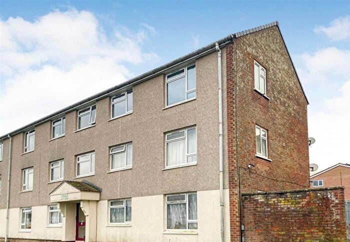 2 Bedroom Flat For Sale In Henson Park, Chard, TA20