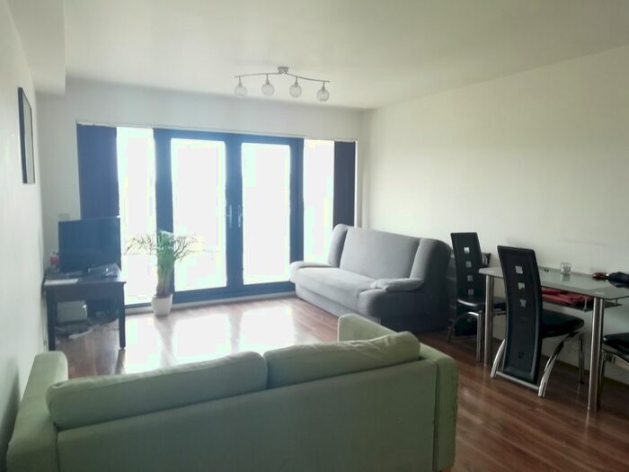 2 Bedroom Flat To Rent In Gatton Road, London, SW17