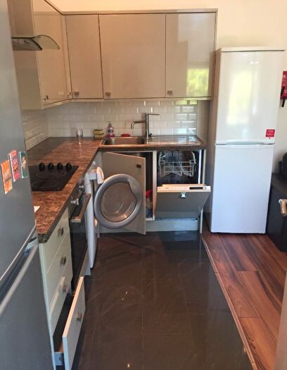 2 Bedroom Flat To Rent In Blackman Lane, Leeds, West Yorkshire, LS2