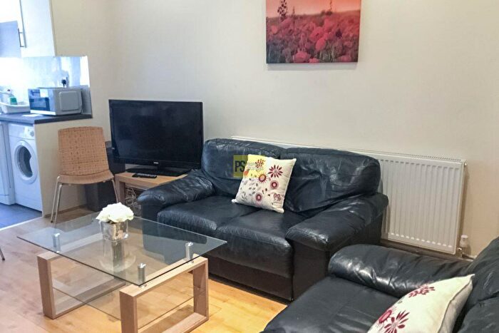 1 Bedroom Terraced House To Rent In Dawlish Road, Selly Oak, Birmingham, B29