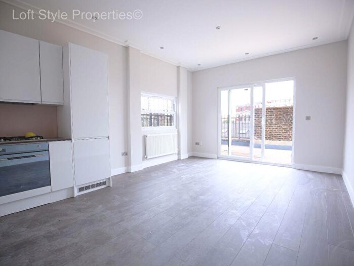 2 Bedroom Flat To Rent In Holloway Road, London, N7