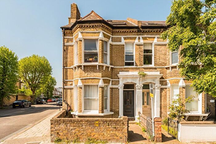 2 Bedroom Flat To Rent In Elms Crescent, Clapham, SW4