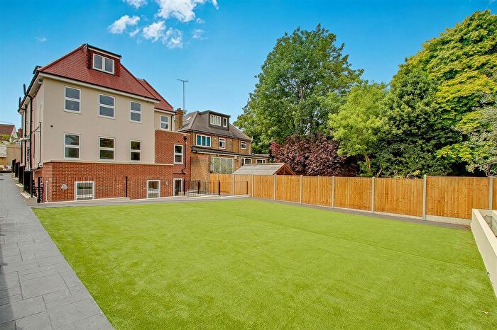 3 Bedroom Flat For Sale In Beaconsfield Road, London, N11