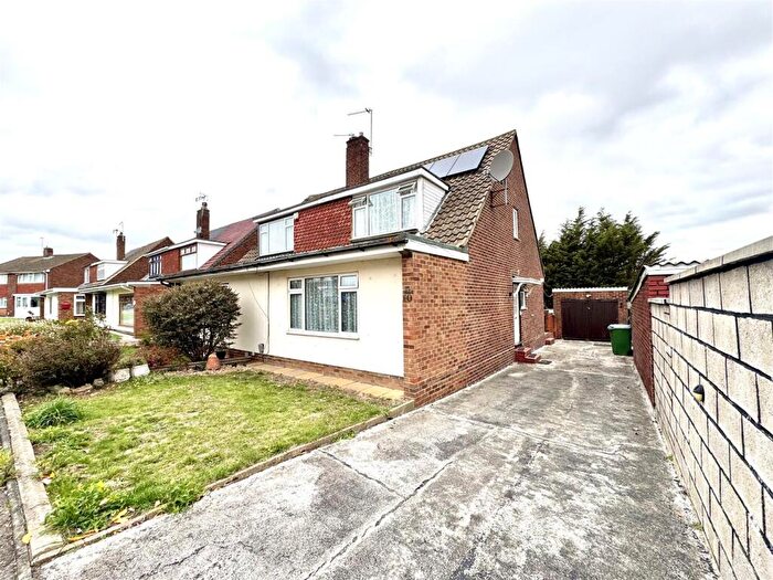 3 Bedroom Semi-Detached House For Sale In Meyer Road, Erith, DA8