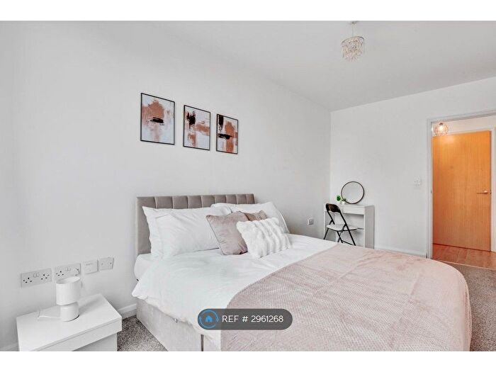 2 Bedroom Flat To Rent In Stratford, London, E15