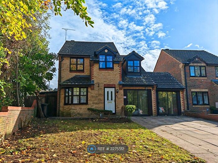 4 Bedroom Detached House To Rent In Dunsford Close, Swindon, SN1