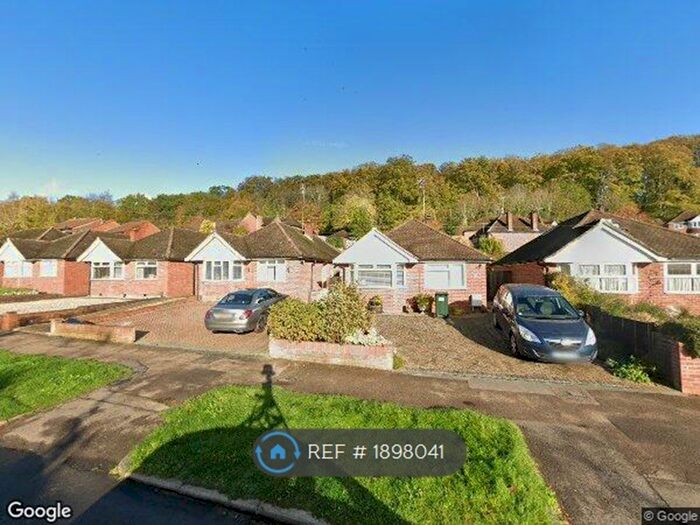 3 Bedroom Bungalow To Rent In Hemdean Road, Caversham, Reading, RG4