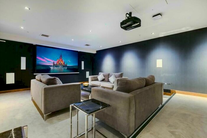 2 Bedroom Flat To Rent In Wandsworth Road, London, SW8