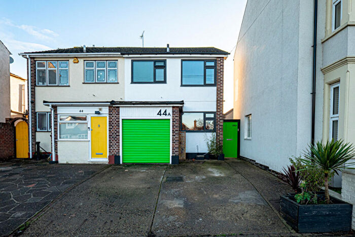 3 Bedroom Semi Detached House For Sale In Carlton Avenue, Westcliff-on-sea, SS0